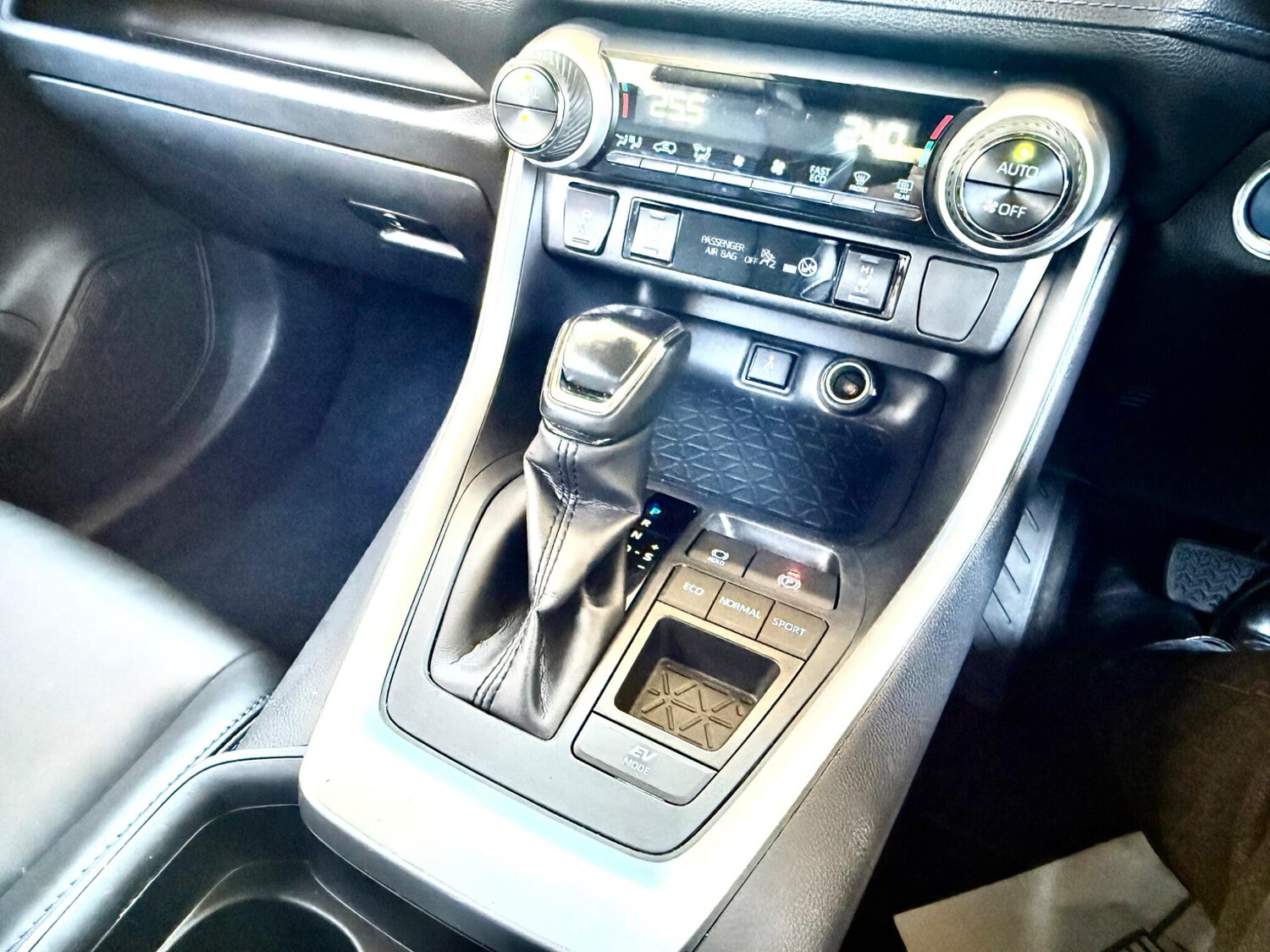 Used Toyota RAV4 2020 for sale - 77997365: Photo 34