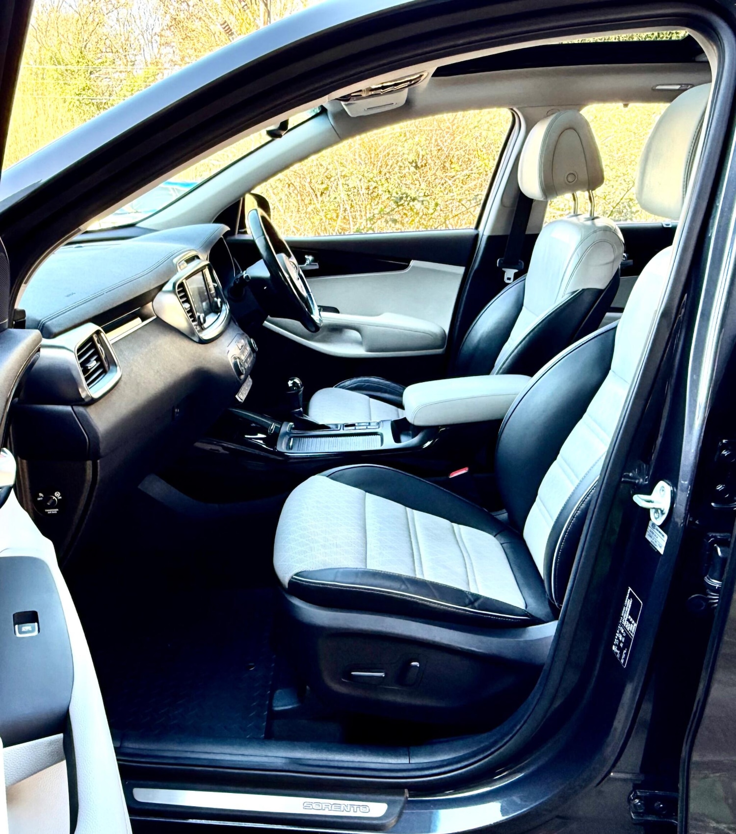 Used Kia Sorento 2017 for sale - 77997359: Photo 33