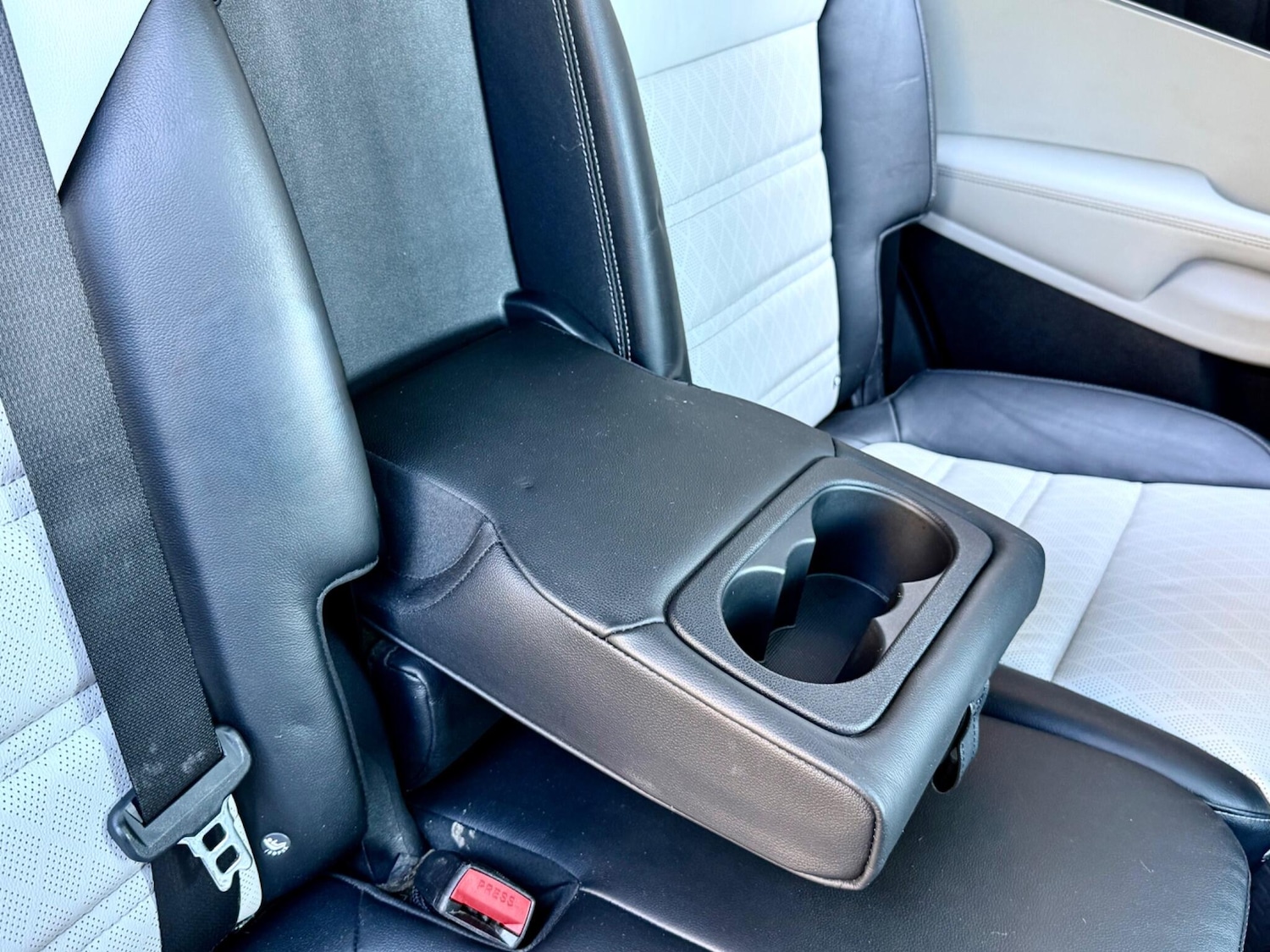 Used Kia Sorento 2017 for sale - 77997359: Photo 35