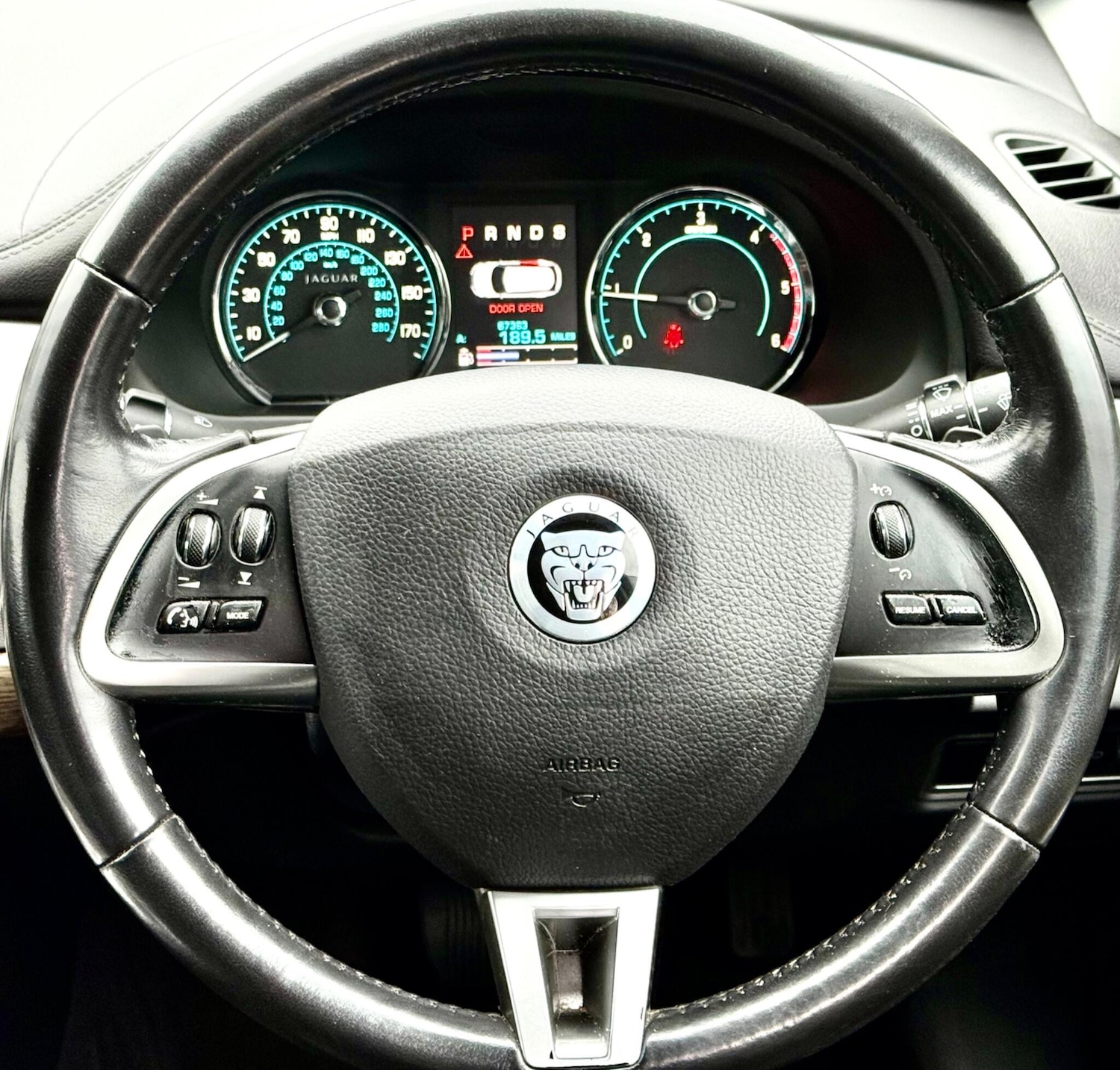 Used Jaguar XF 2013 for sale - 76742956: Photo 17