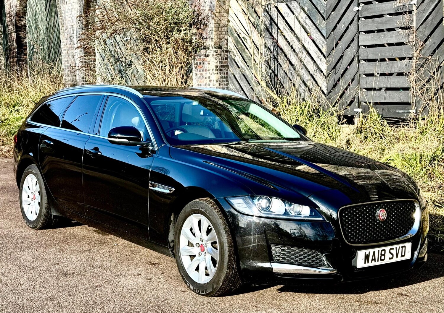Used Jaguar XF 2018 for sale - 77997360: Photo 3