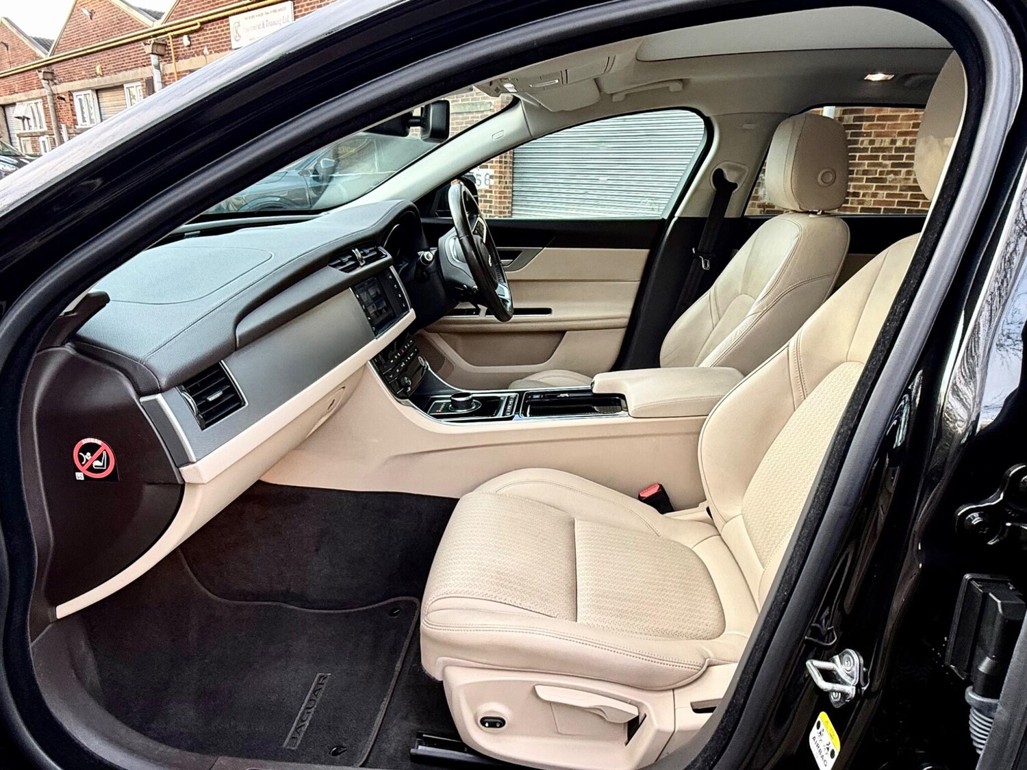 Used Jaguar XF 2018 for sale - 77997360: Photo 31