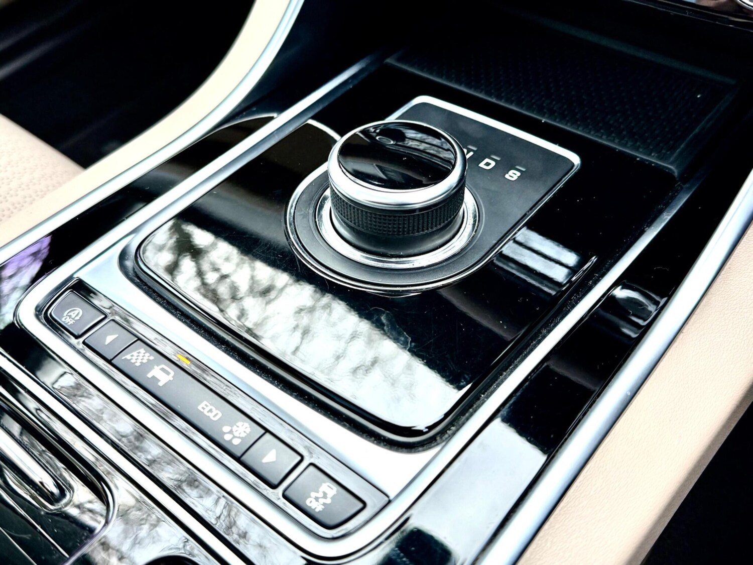 Used Jaguar XF 2018 for sale - 77997360: Photo 34