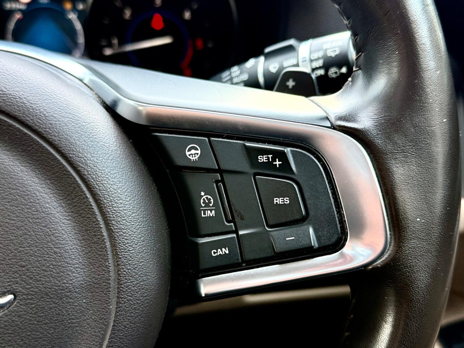 Used Jaguar XF 2018 for sale - 77997360: Photo 37