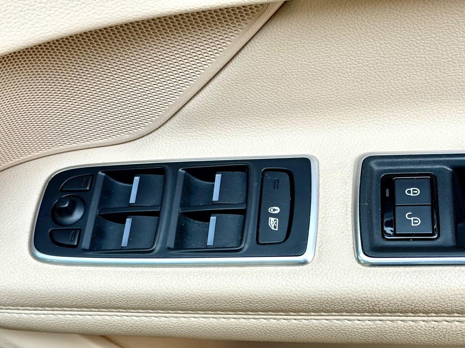 Used Jaguar XF 2018 for sale - 77997360: Photo 40