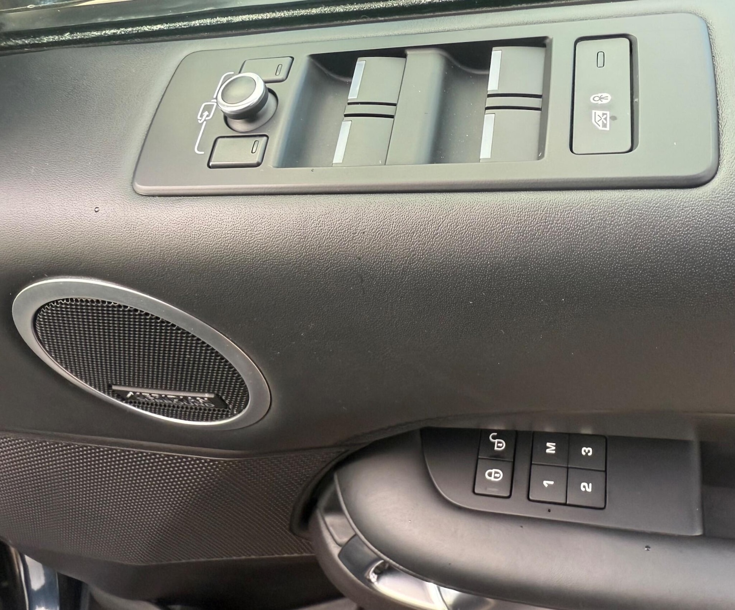 Used Land Rover Discovery 2017 for sale - 76772098: Photo 45