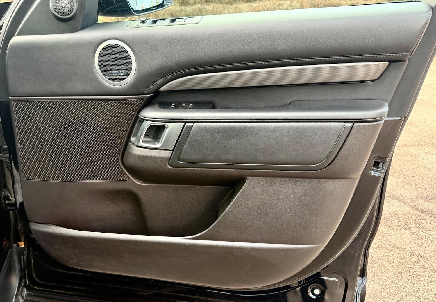 Used Land Rover Discovery 2017 for sale - 76772098: Photo 46