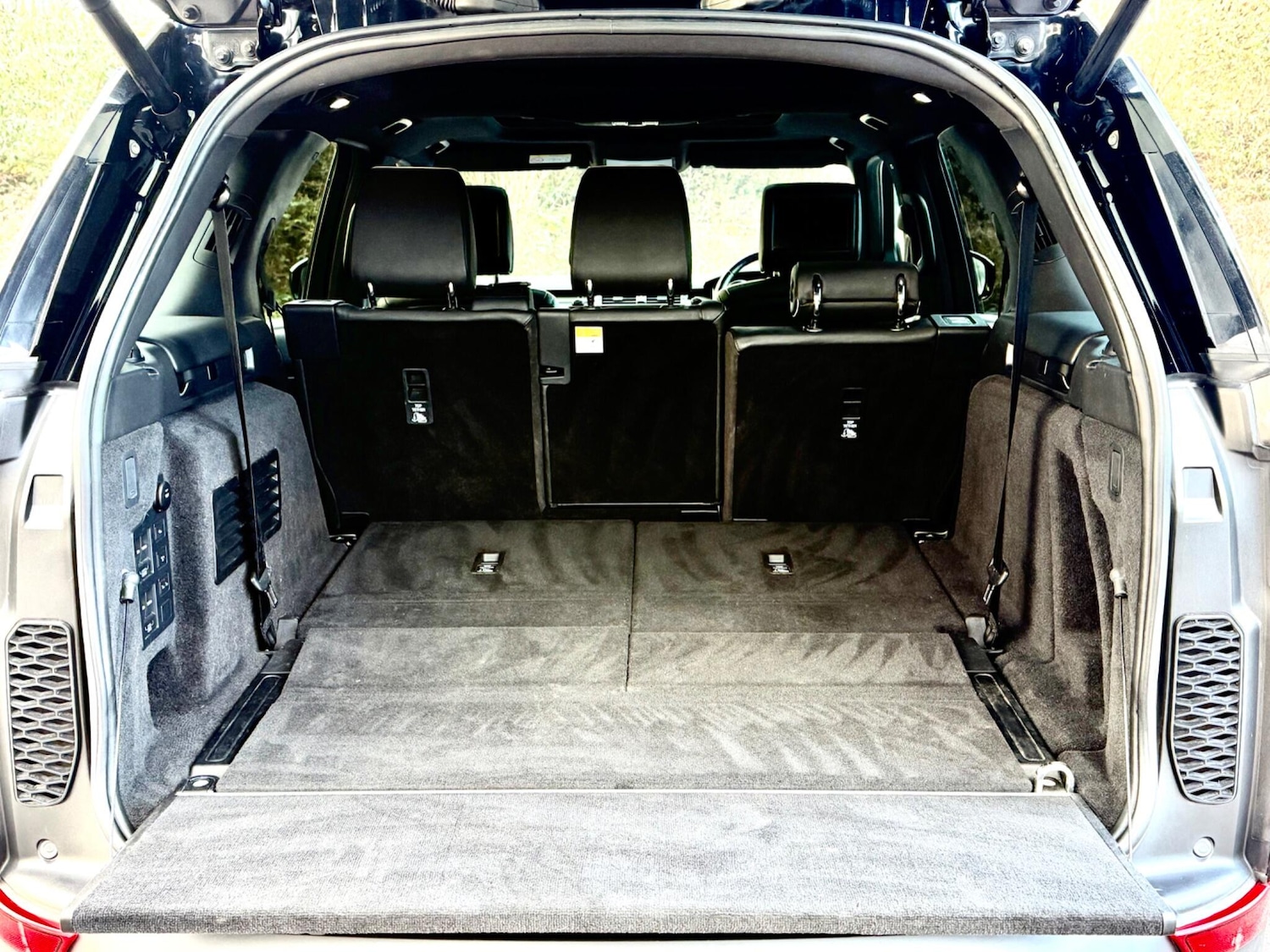 Used Land Rover Discovery 2017 for sale - 76772098: Photo 65