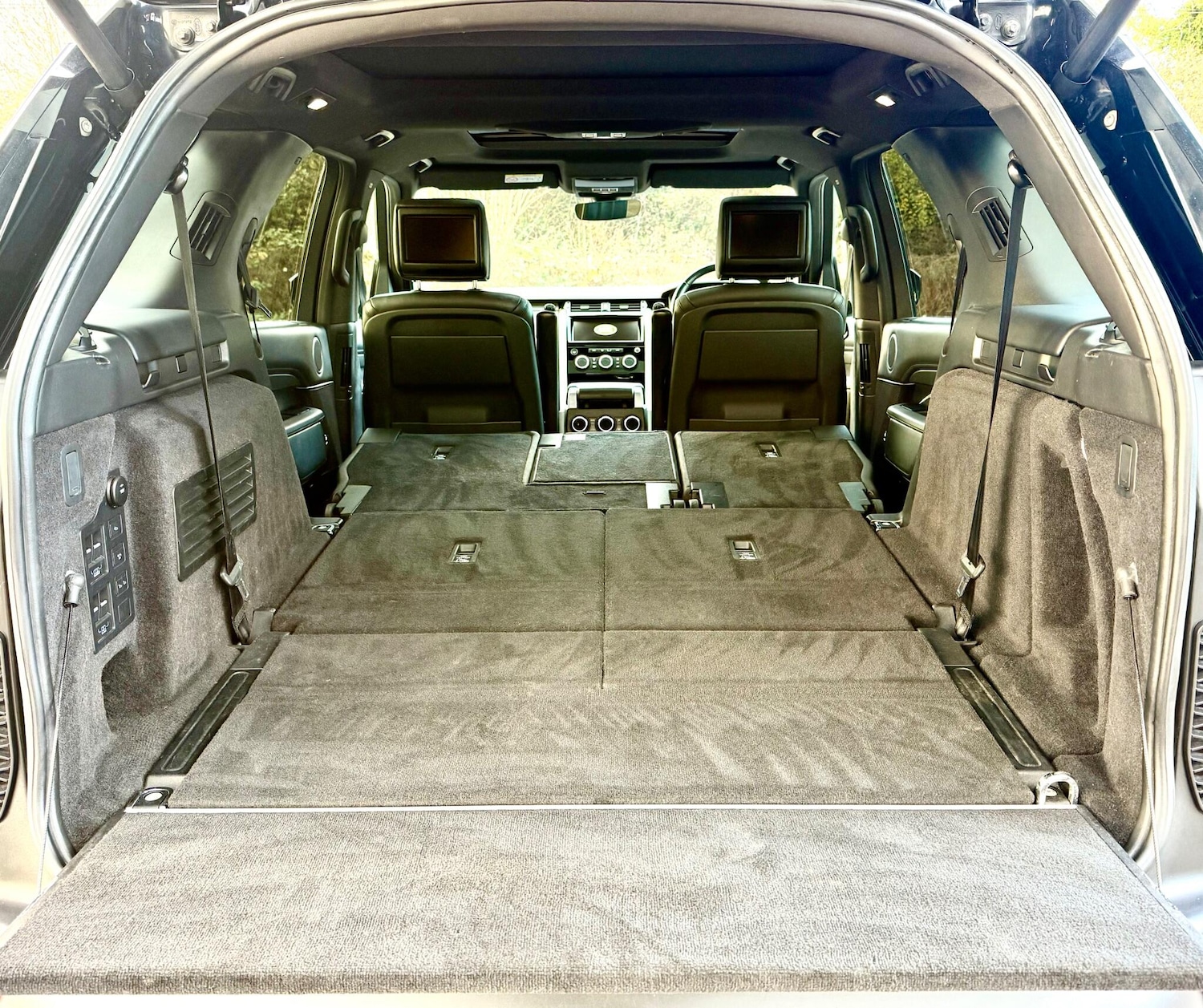 Used Land Rover Discovery 2017 for sale - 76772098: Photo 66