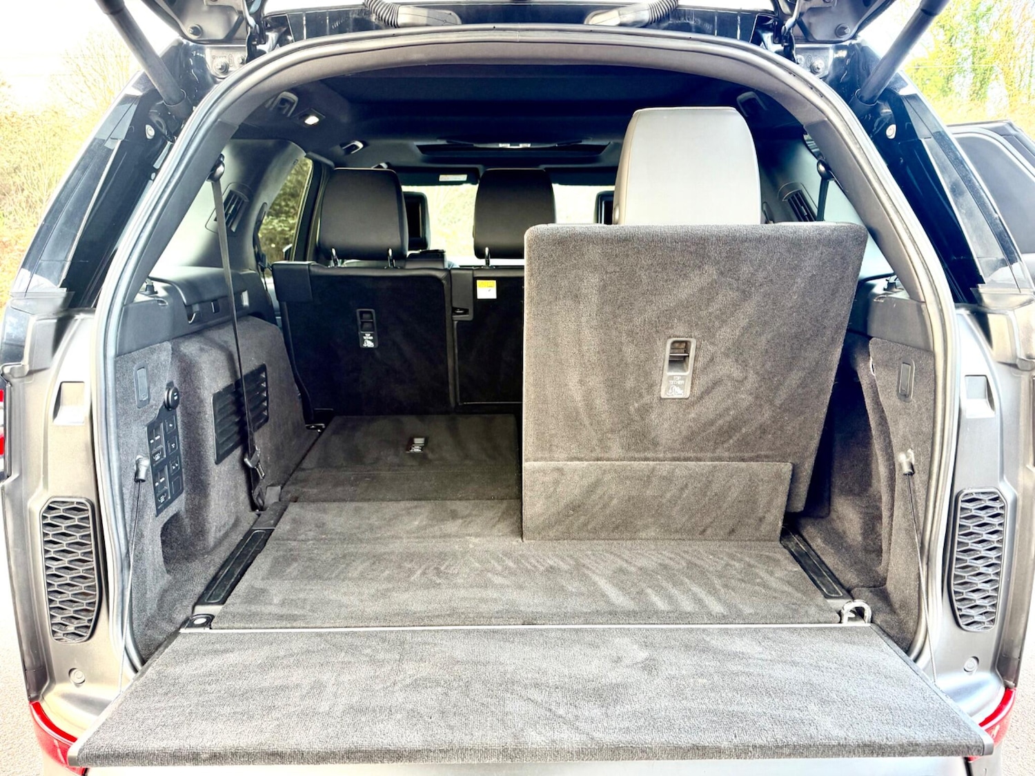 Used Land Rover Discovery 2017 for sale - 76772098: Photo 67