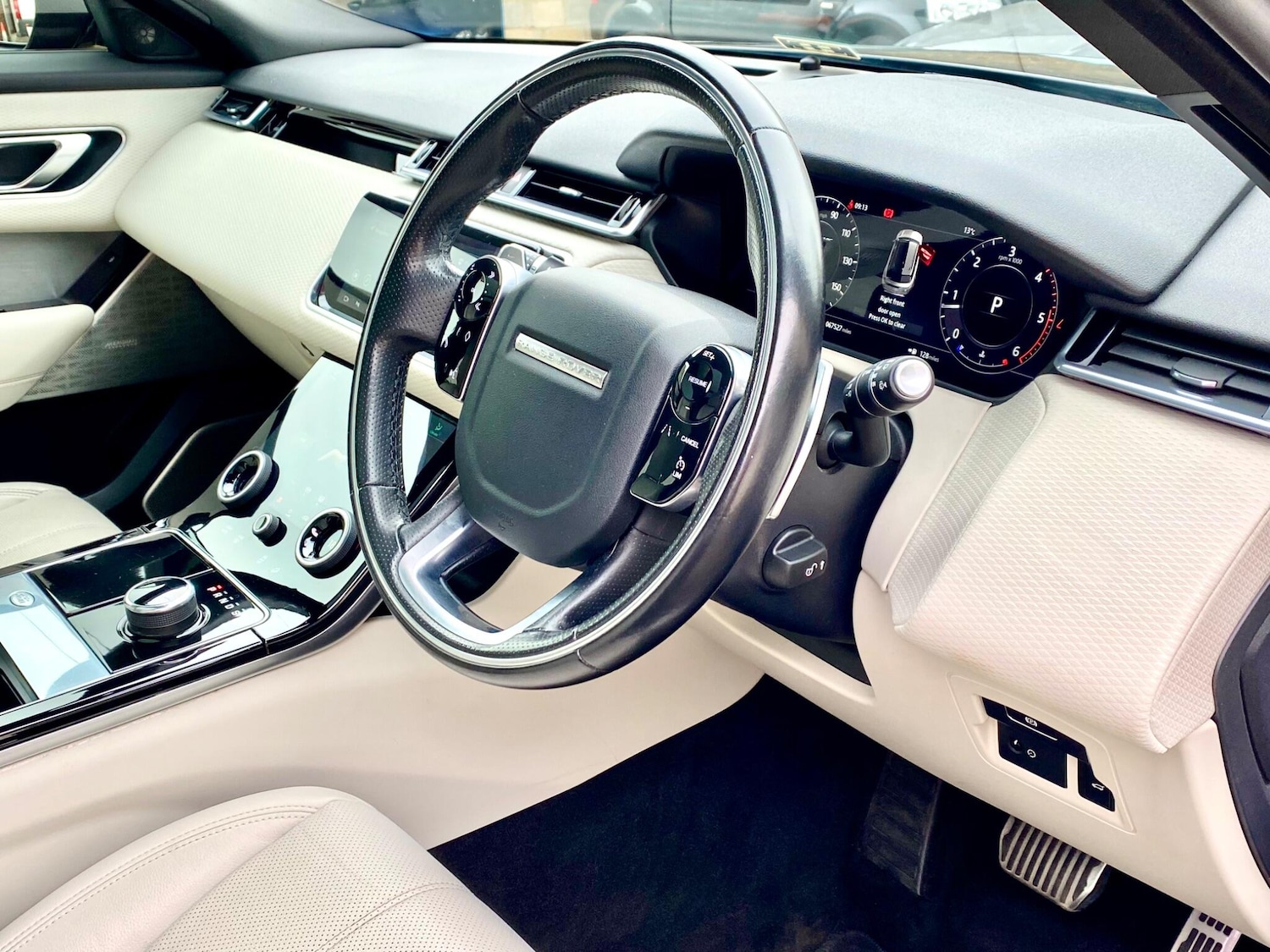 Used Land Rover Range Rover Velar 2017 for sale - 76215586: Photo 18