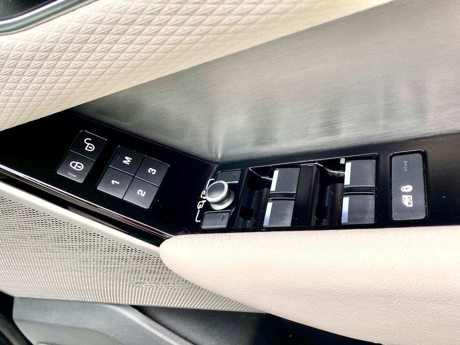 Used Land Rover Range Rover Velar 2017 for sale - 76215586: Photo 49
