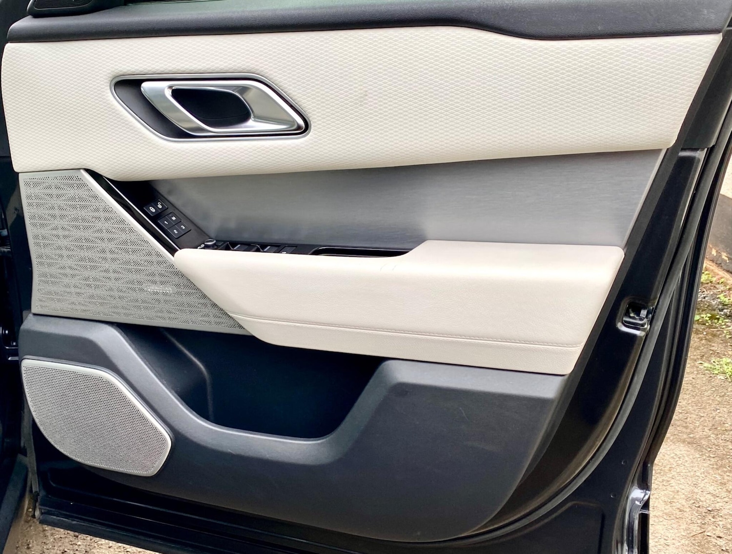 Used Land Rover Range Rover Velar 2017 for sale - 76215586: Photo 50