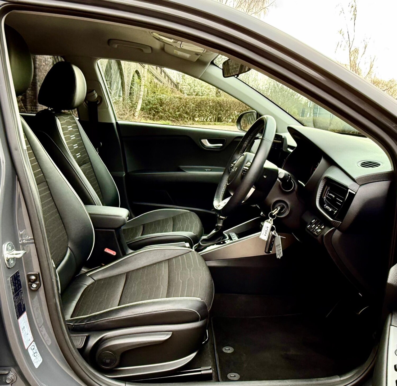 Used Kia Stonic 2023 for sale - 77997356: Photo 19