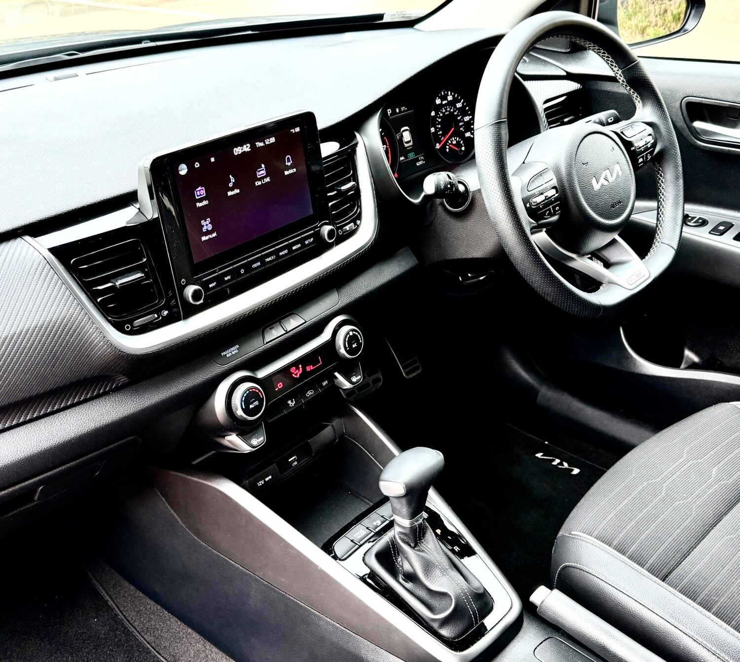 Used Kia Stonic 2023 for sale - 77997356: Photo 33