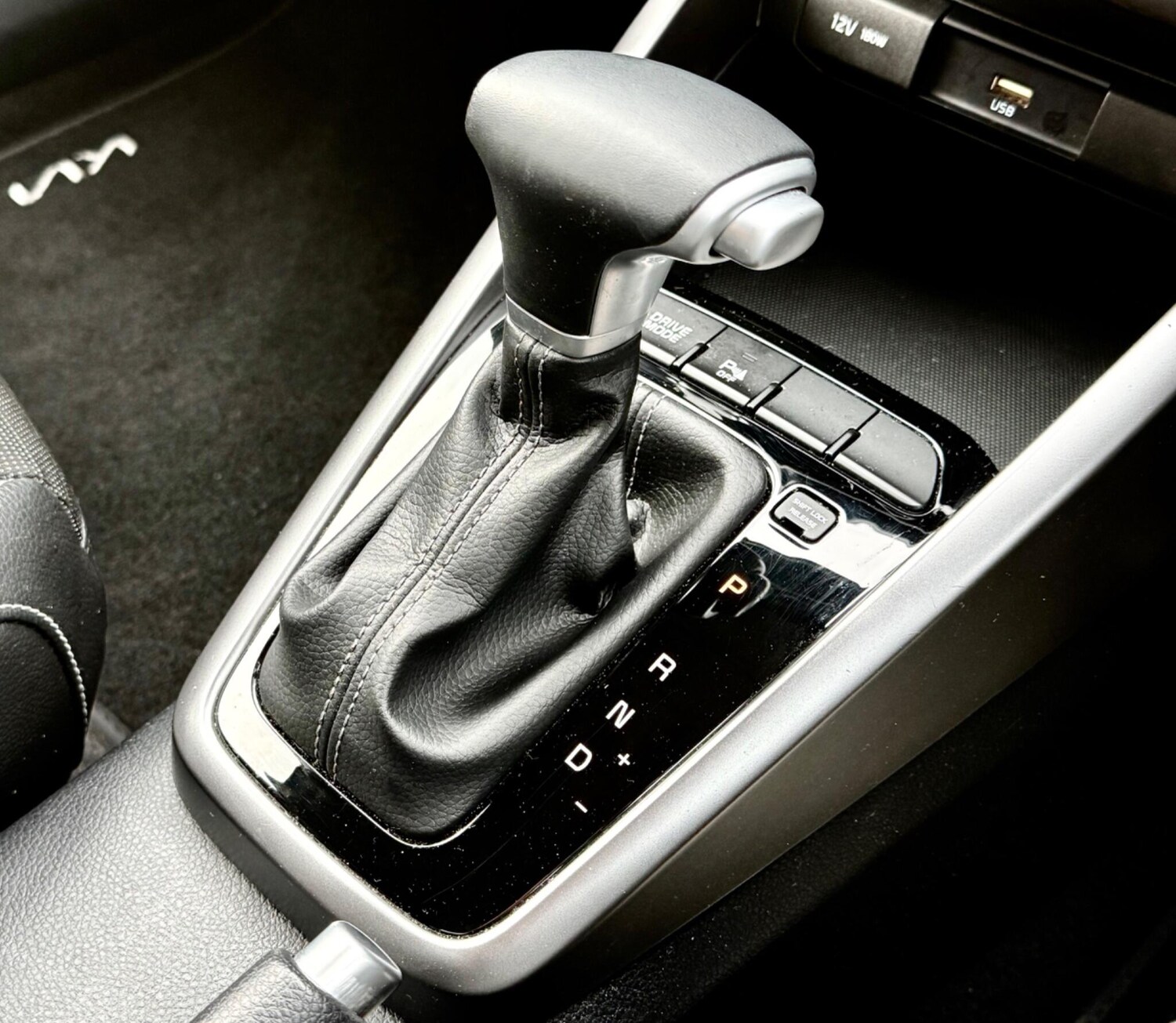 Used Kia Stonic 2023 for sale - 77997356: Photo 35