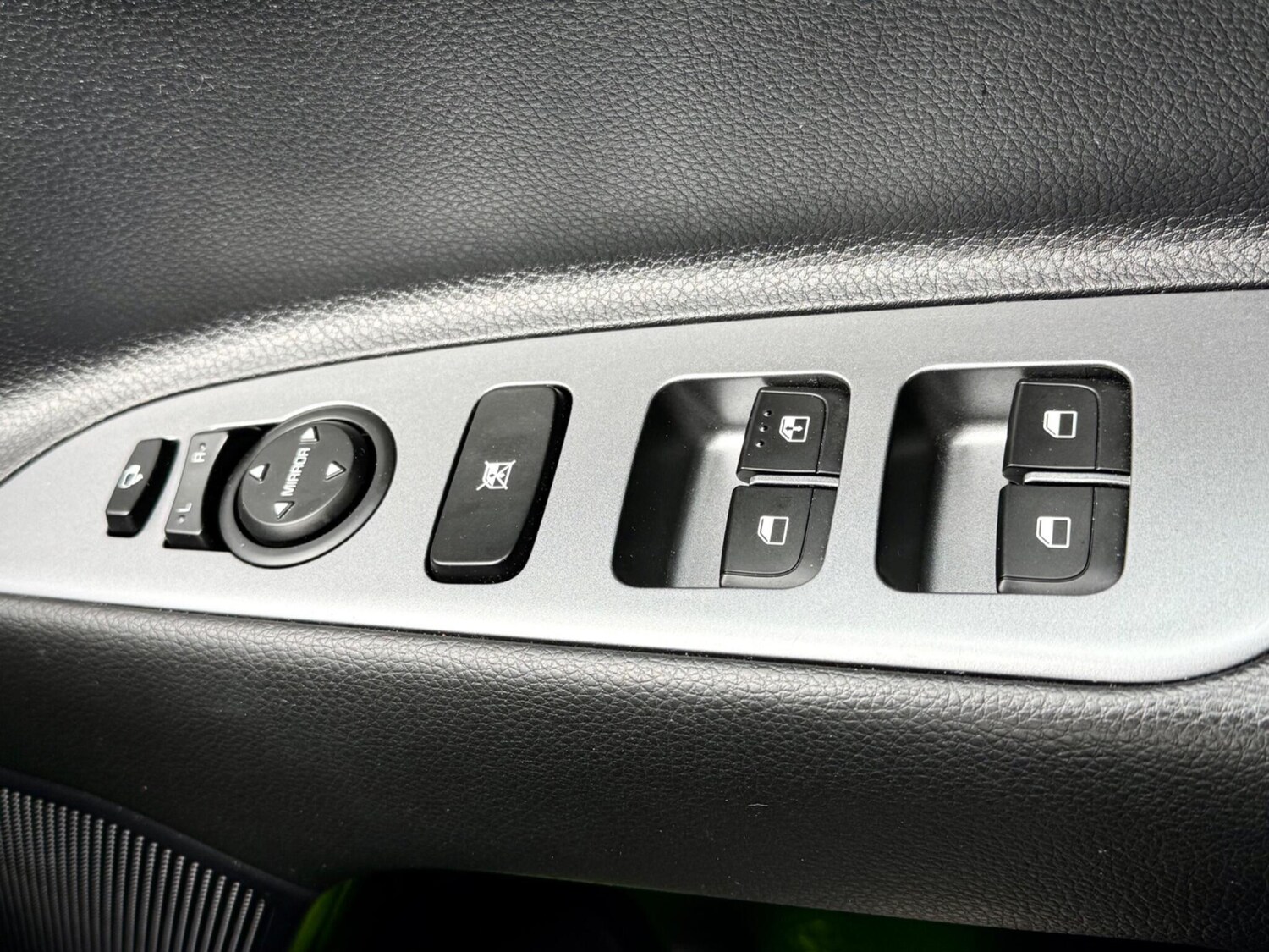 Used Kia Stonic 2023 for sale - 77997356: Photo 45