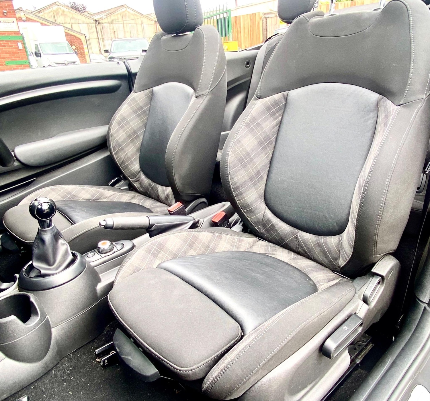 Used MINI Convertible 2018 for sale - 76215627: Photo 23