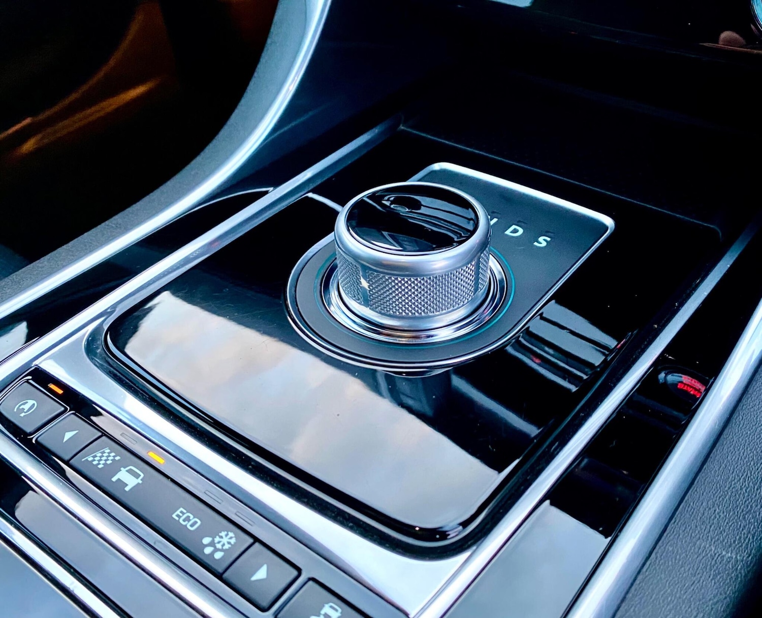 Used Jaguar XE 2016 for sale - 76370200: Photo 30