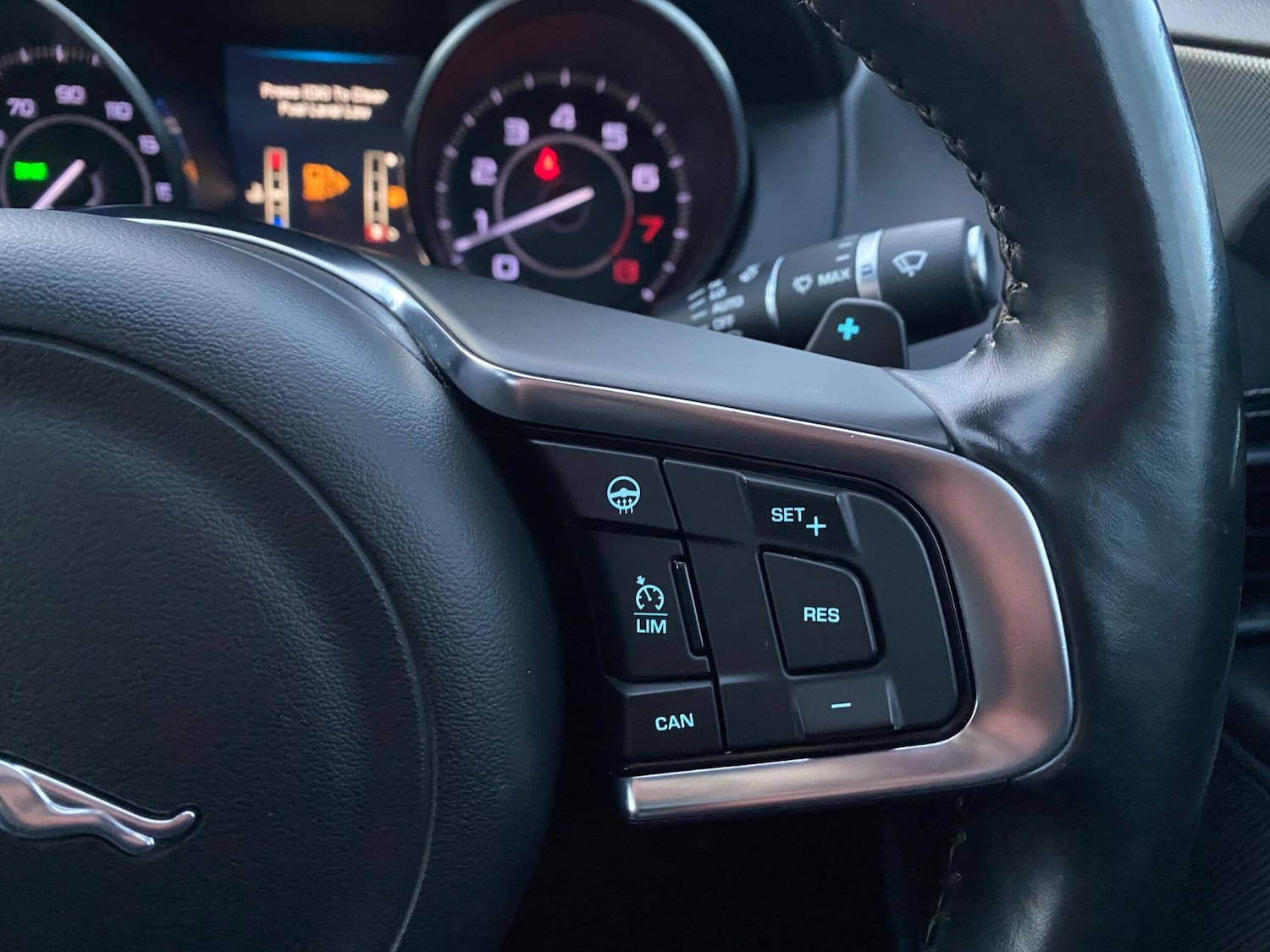 Used Jaguar XE 2016 for sale - 76370200: Photo 32