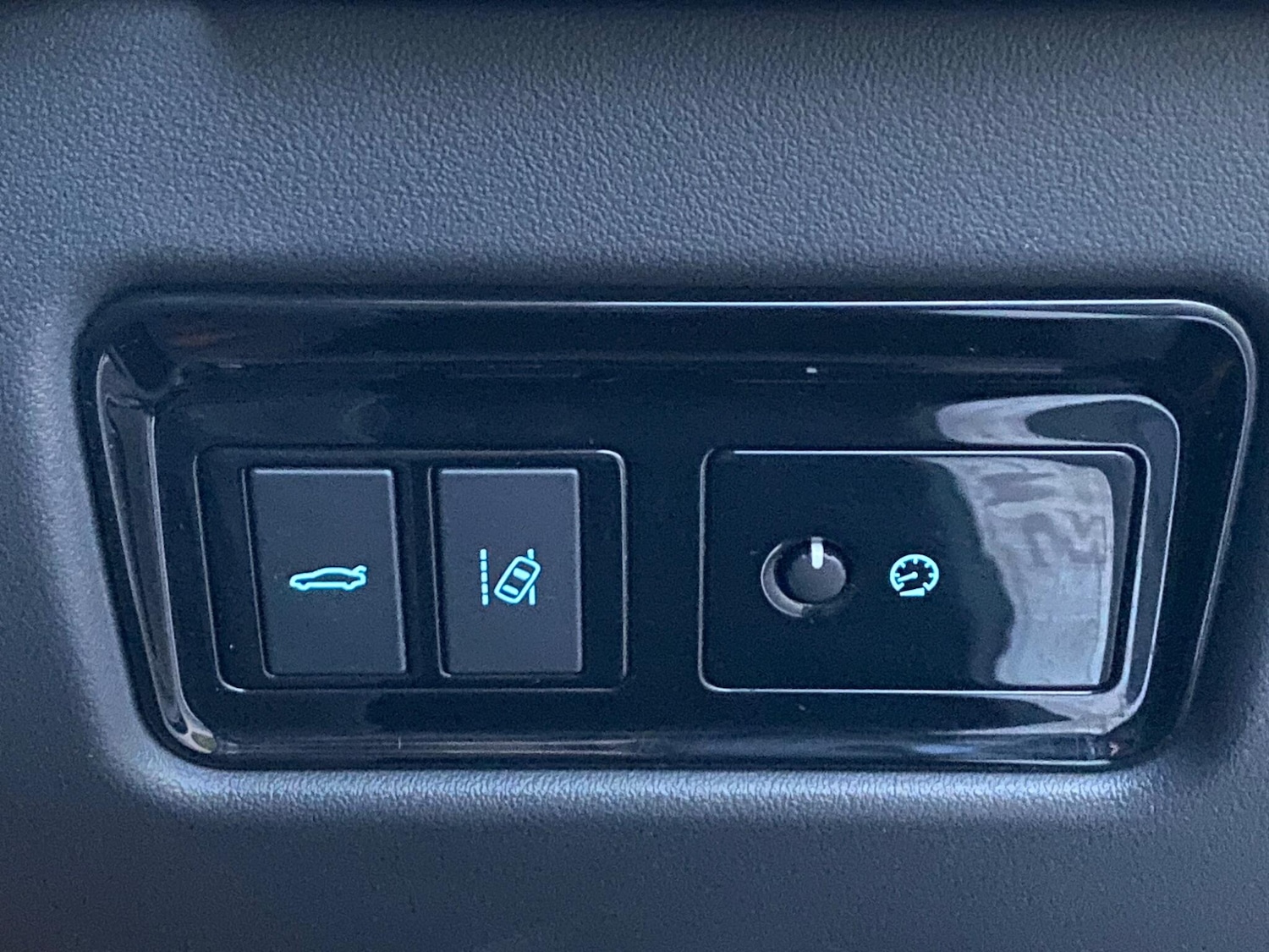 Used Jaguar XE 2016 for sale - 76370200: Photo 41