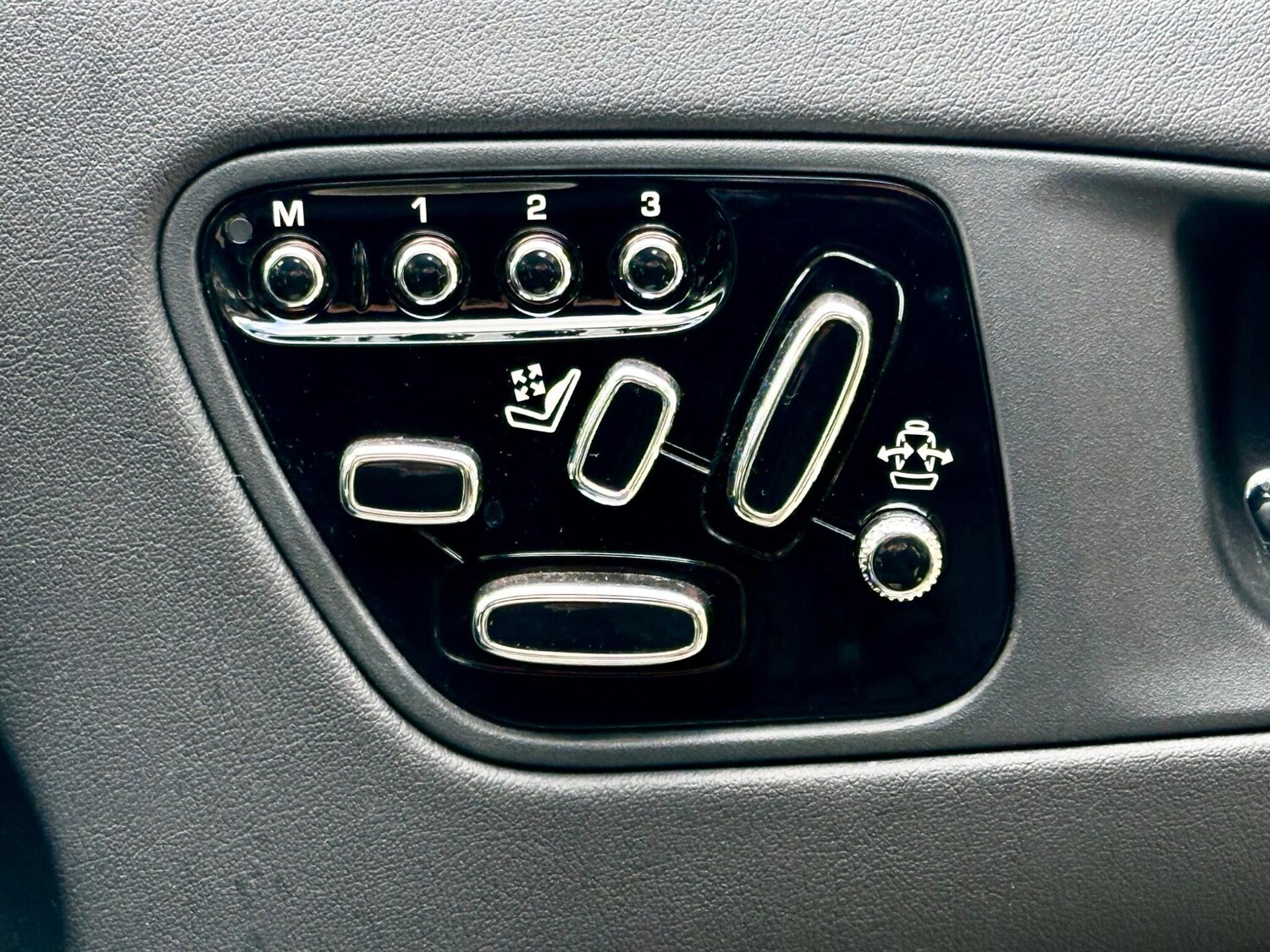 Used Jaguar XK 2014 for sale - 77997361: Photo 39