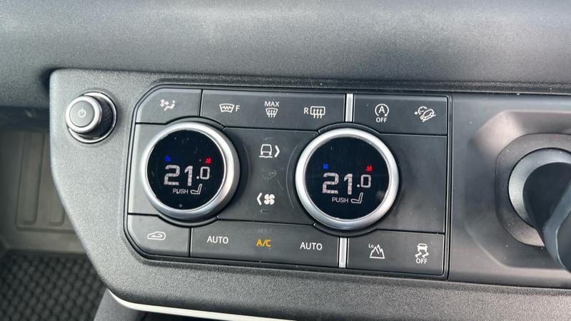 Used Land Rover Defender 2022 for sale - 76332522: Photo 38