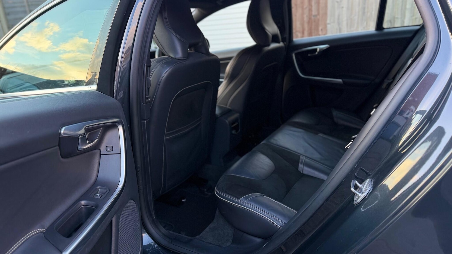 Used Volvo V60 2014 for sale - 77033572: Photo 17