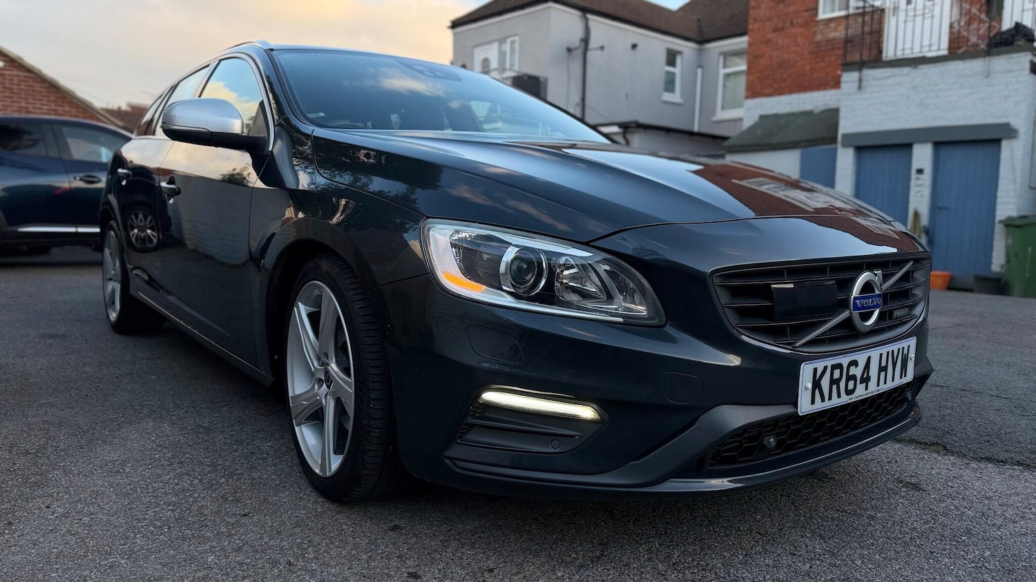 Used Volvo V60 2014 for sale - 77033572: Photo 2