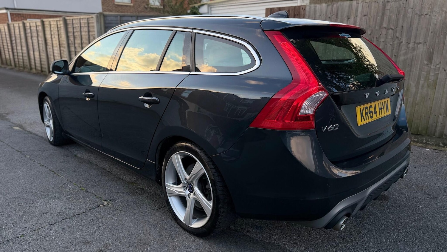 Used Volvo V60 2014 for sale - 77033572: Photo 4