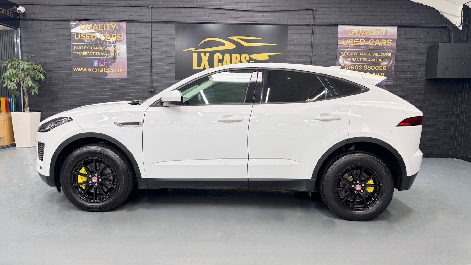 Used Jaguar E-Pace 2018 for sale - 77662201: Photo 4