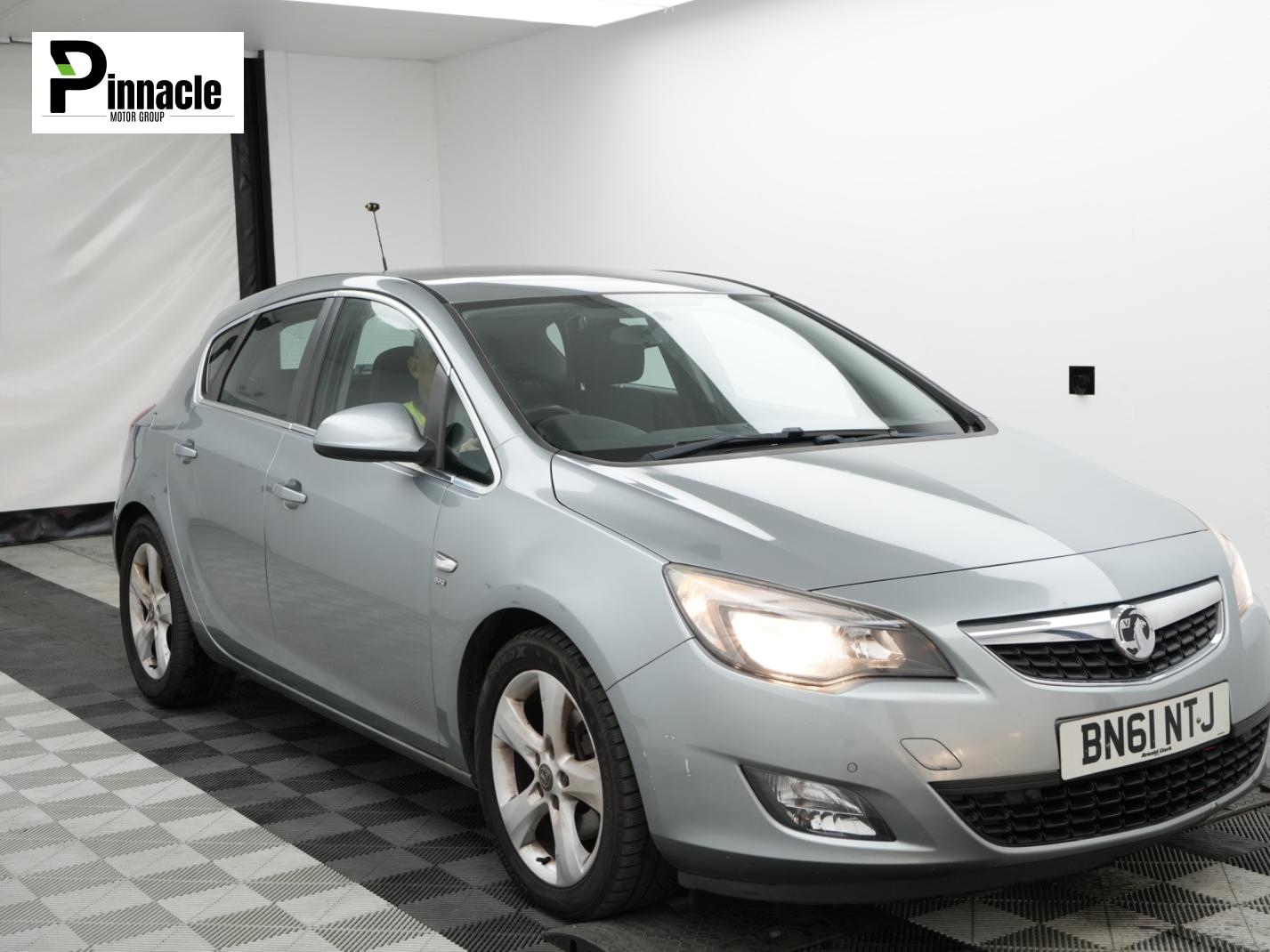 Used Vauxhall Astra 2011 for sale - 76407810: Photo 1