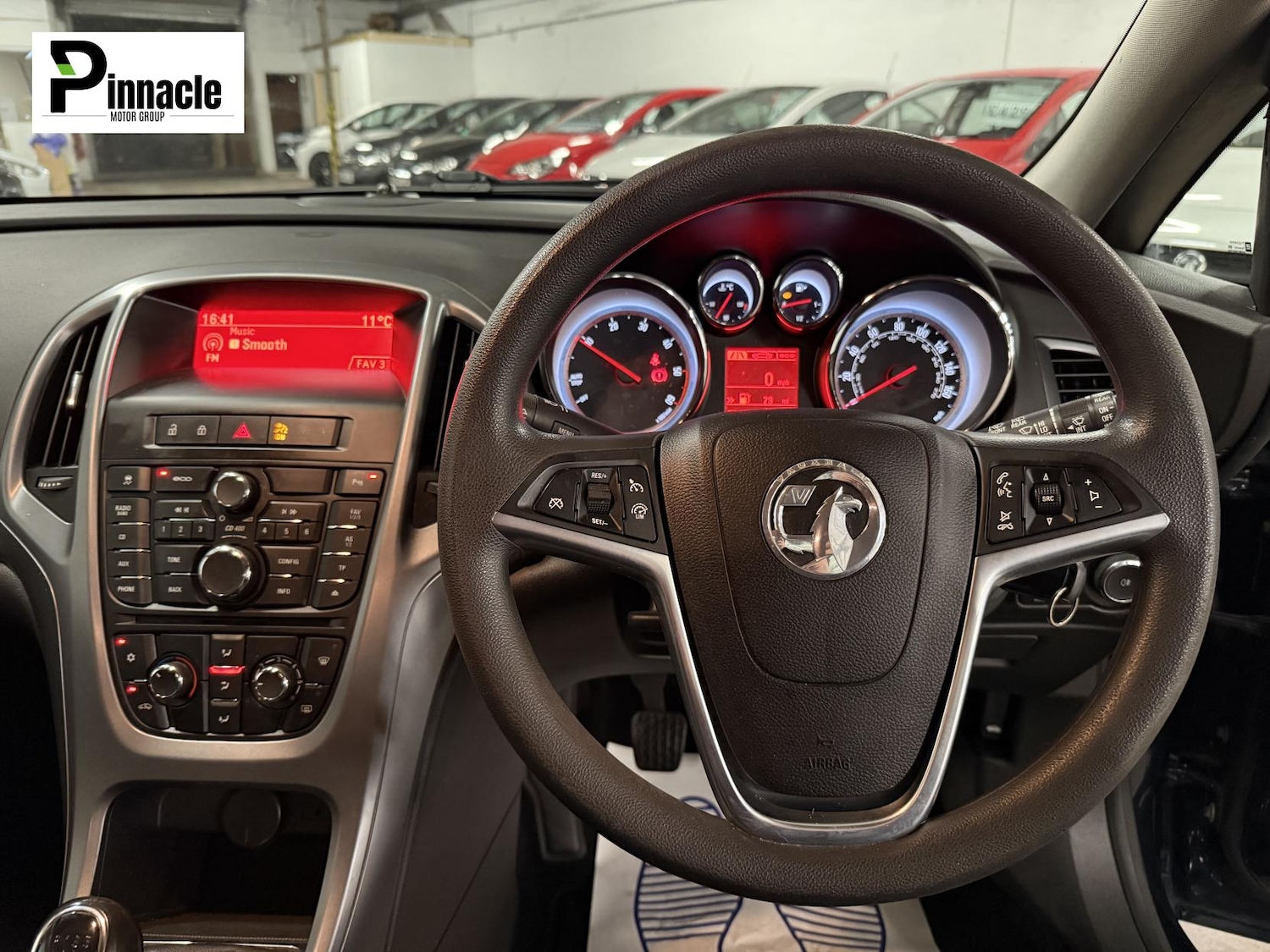 Used Vauxhall Astra 2015 for sale - 76700540: Photo 2