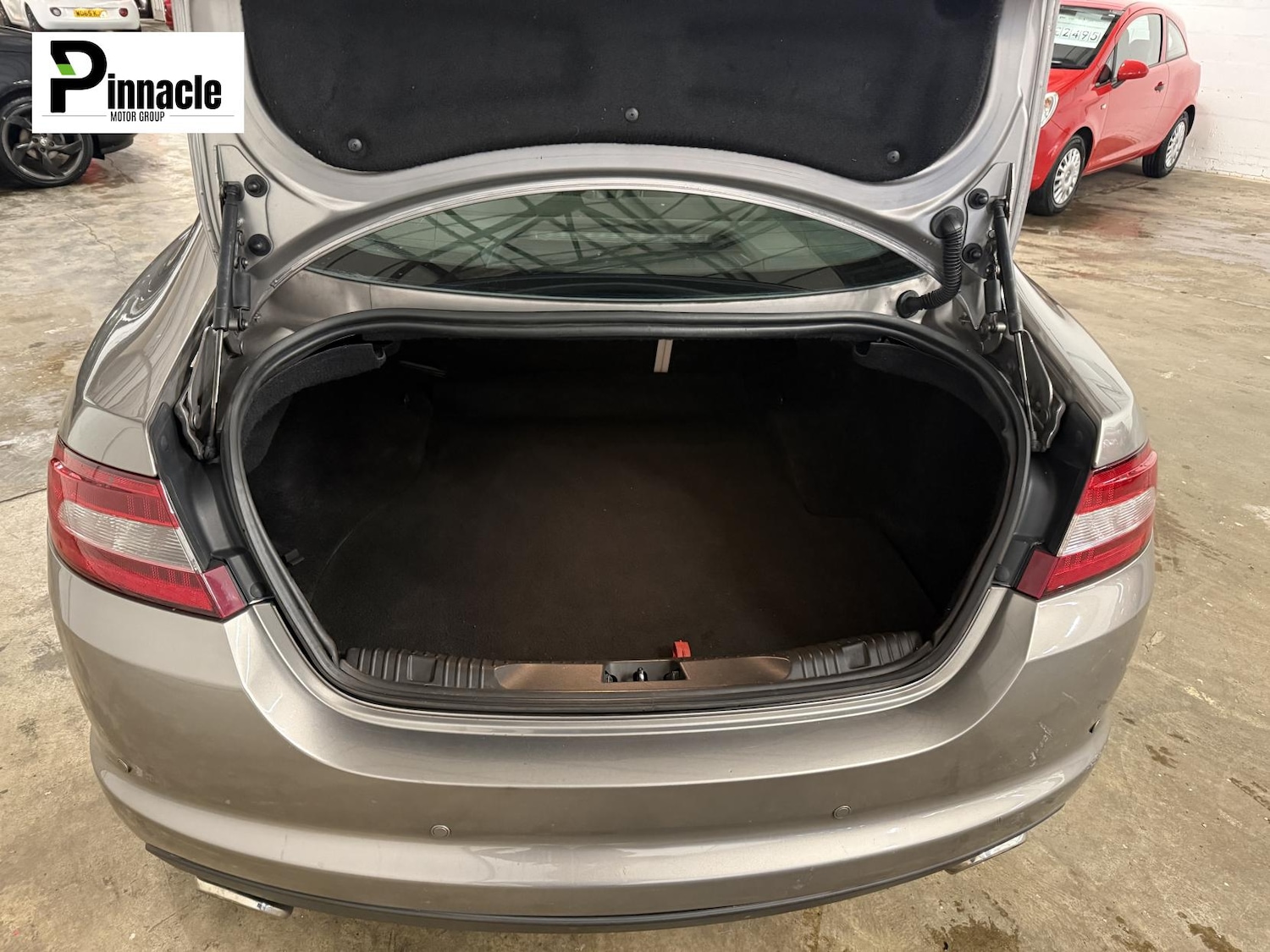 Used Jaguar XF 2010 for sale - 76580918: Photo 14