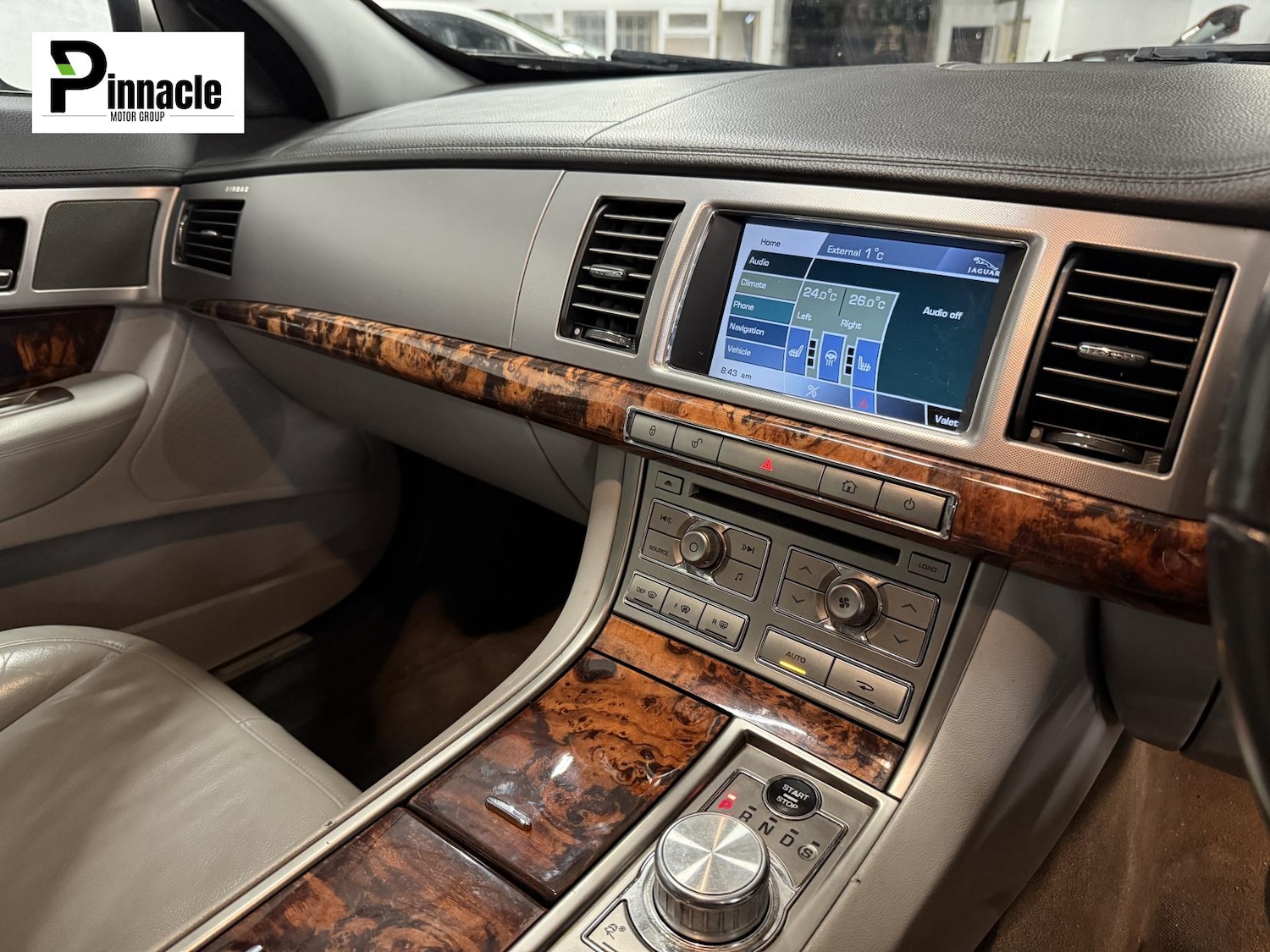 Used Jaguar XF 2010 for sale - 76580918: Photo 2