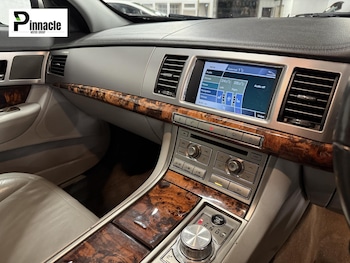 Used Jaguar XF 2010 for sale - 76580918: Photo