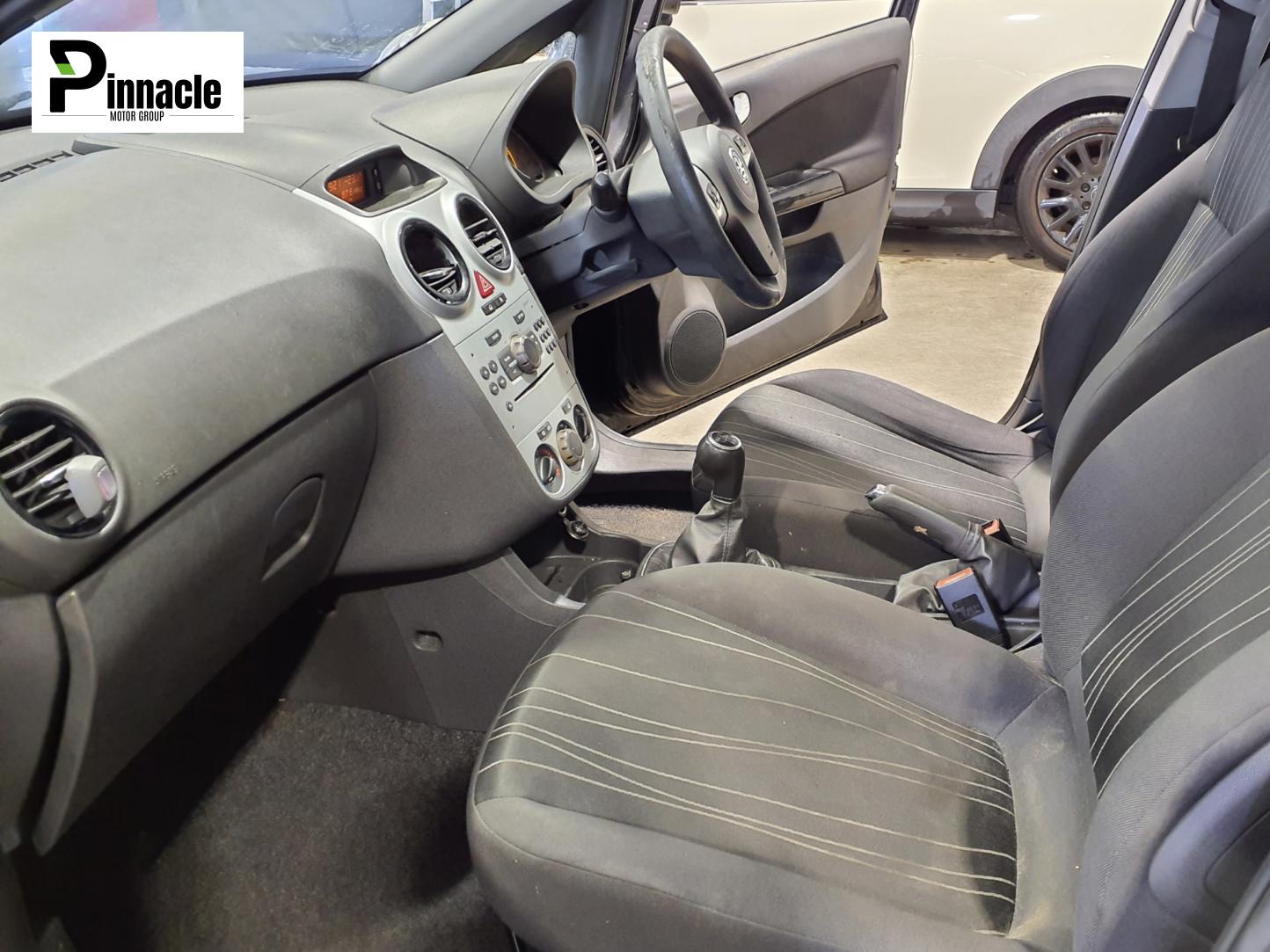 Used Vauxhall Corsa 2010 for sale - 75922878: Photo 2