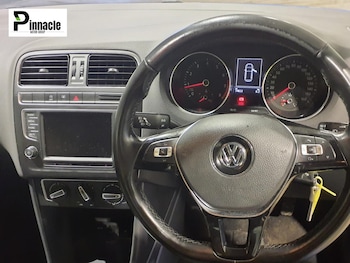 Used Volkswagen Polo 2015 for sale - 76975381: Photo