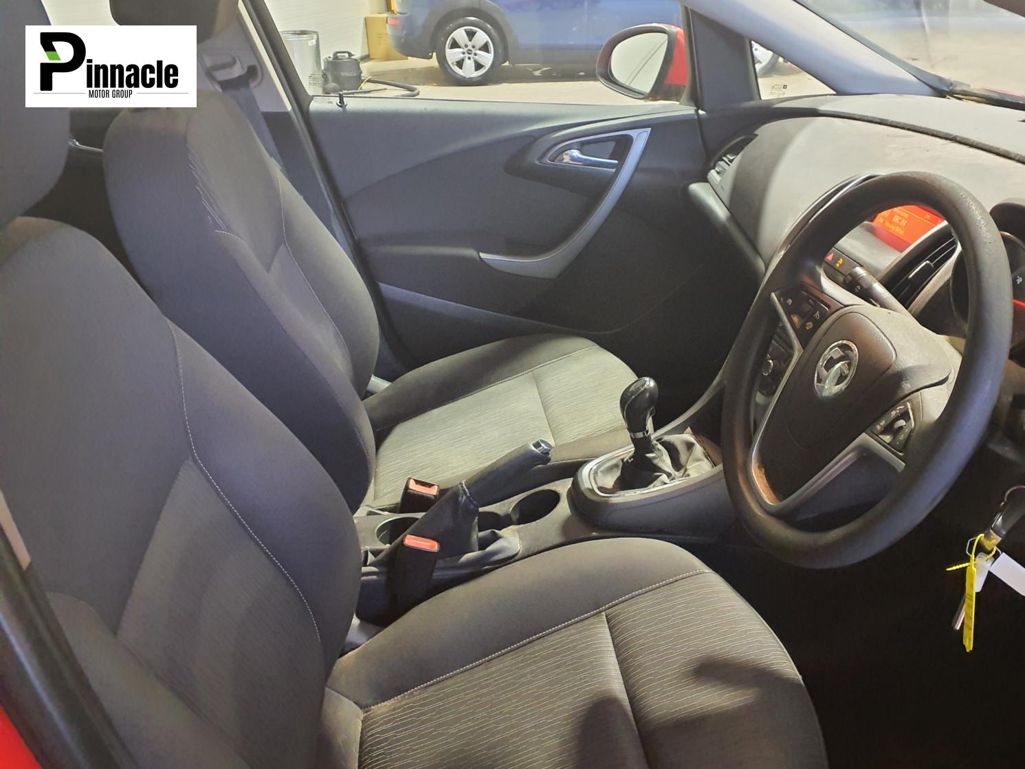 Used Vauxhall Astra 2014 for sale - 76975388: Photo 2