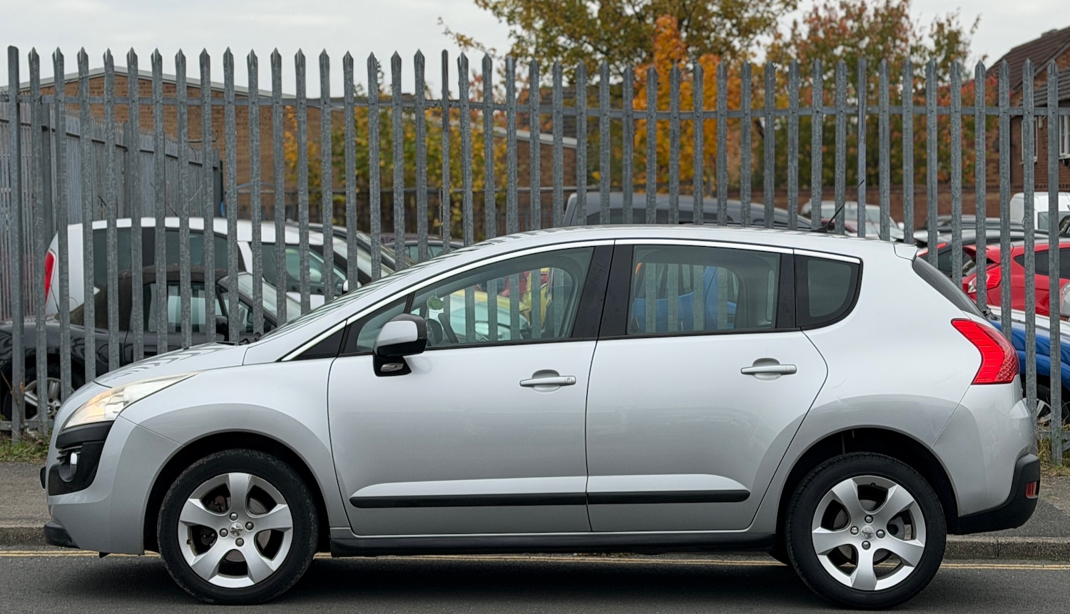 Used Peugeot 3008 2011 for sale - 76302943: Photo 2