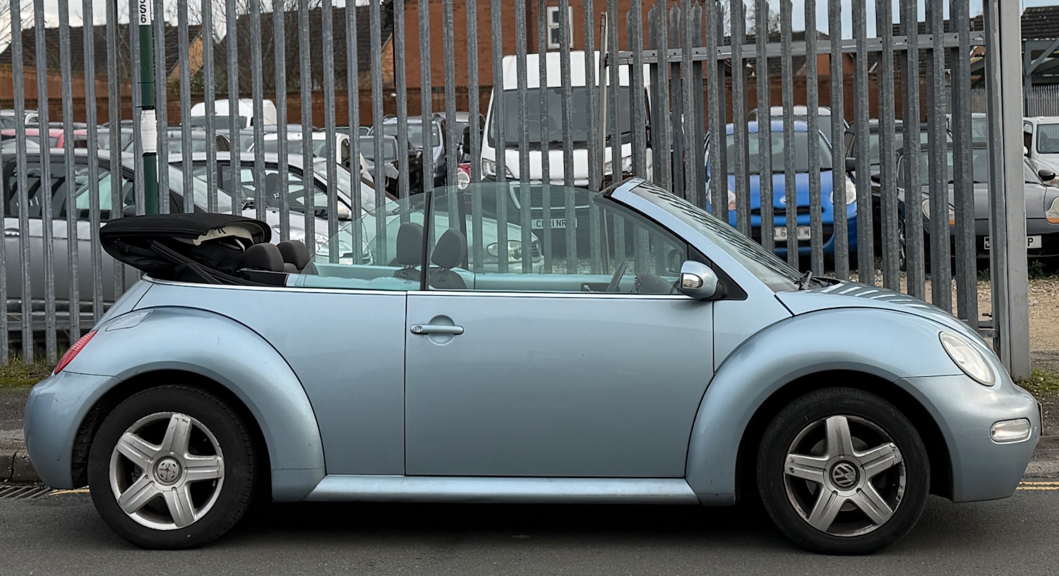 Used Volkswagen Beetle 2005 for sale - 77631293: Photo 2