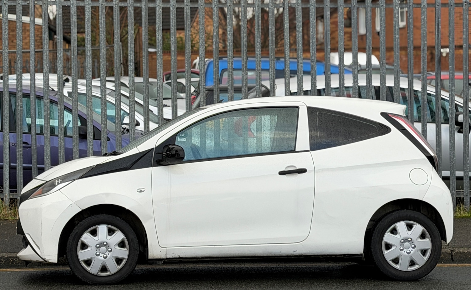 Used Toyota AYGO 2015 for sale - 76690081: Photo 2