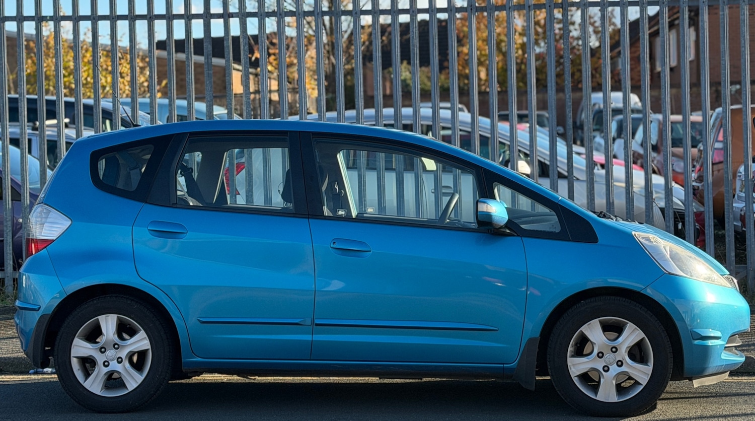 Used Honda Jazz 2010 for sale - 76384572: Photo 2