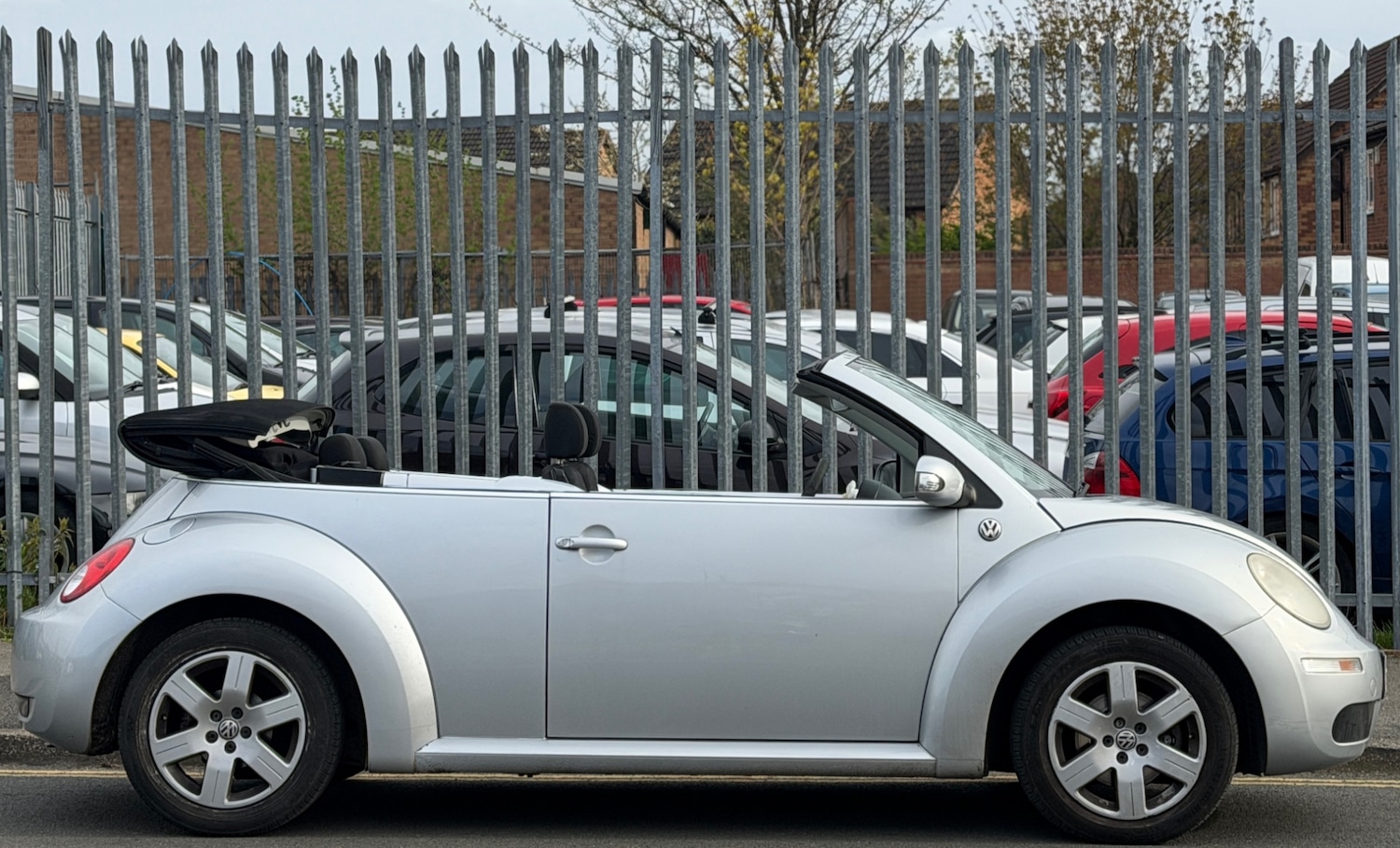 Used Volkswagen Beetle 2006 for sale - 78202516: Photo 2