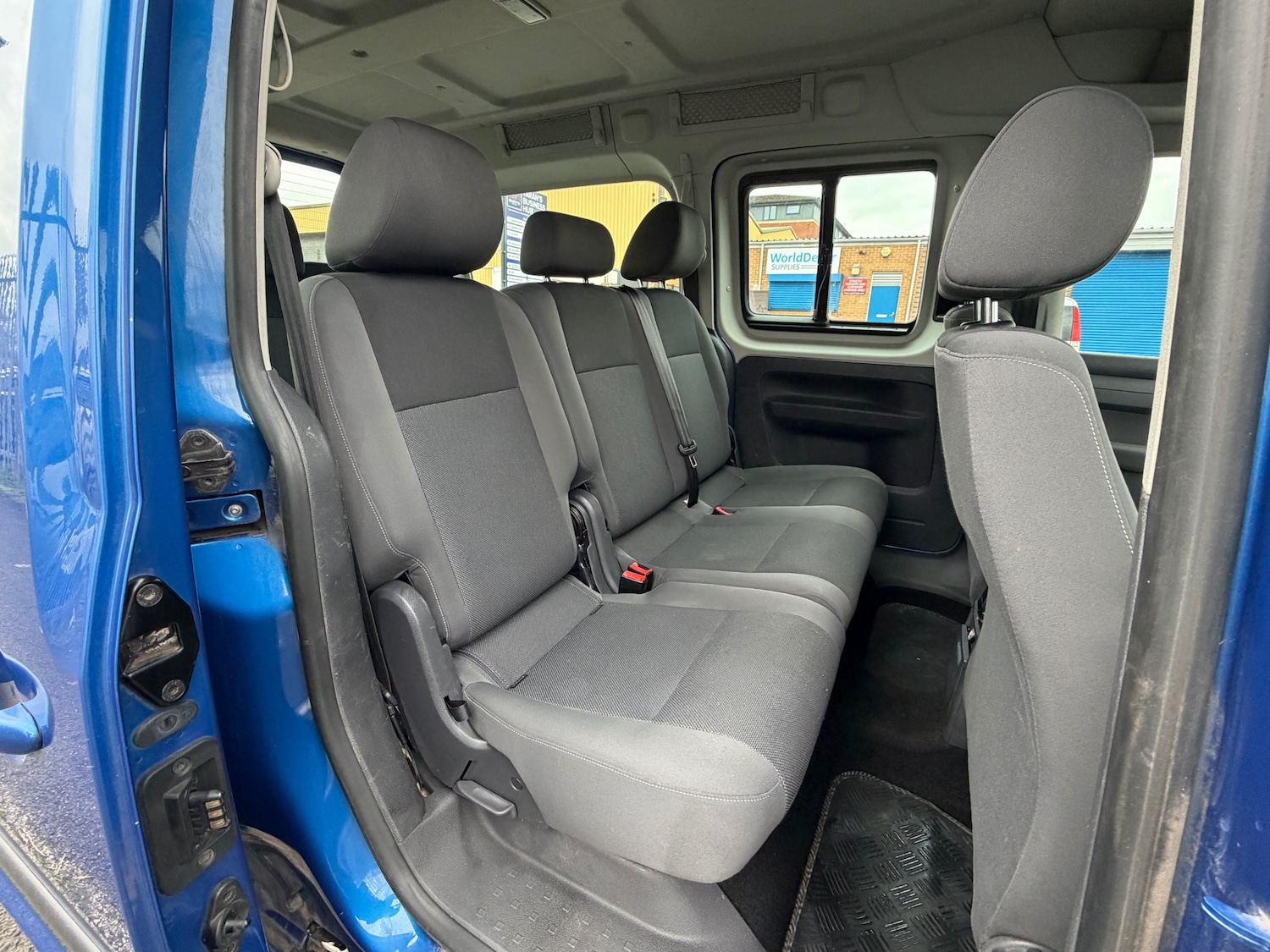 Used Volkswagen Caddy Maxi Life 2015 for sale - 76517738: Photo 6