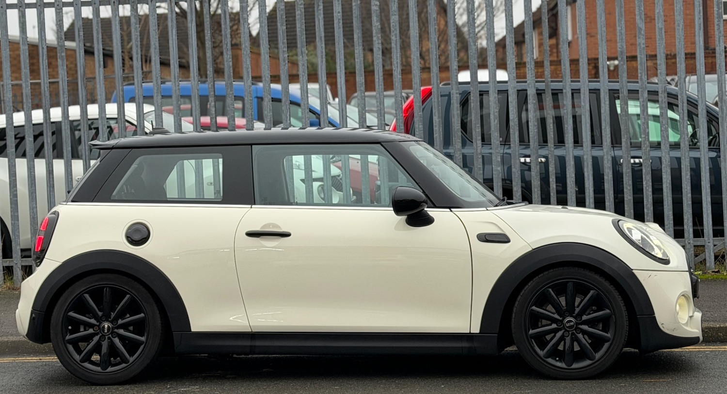 Used MINI Hatch 2018 for sale - 77127619: Photo 2