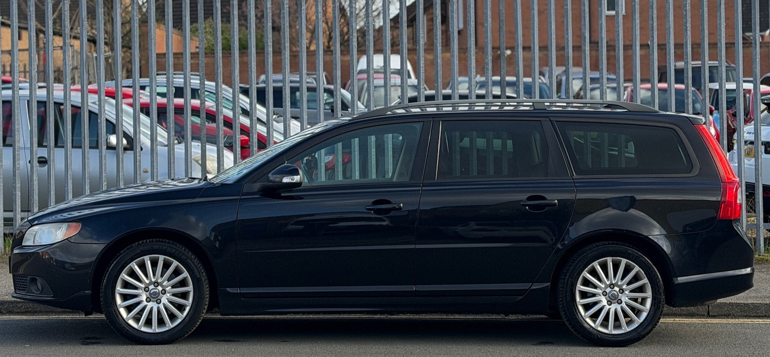 Used Volvo V70 2008 for sale - 78055724: Photo 2