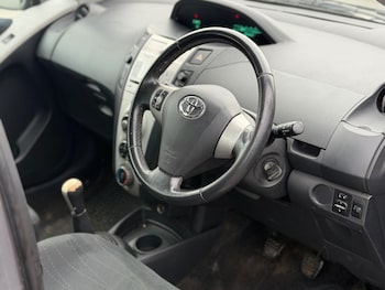 Used Toyota Yaris 2012 for sale - 77785730: Photo