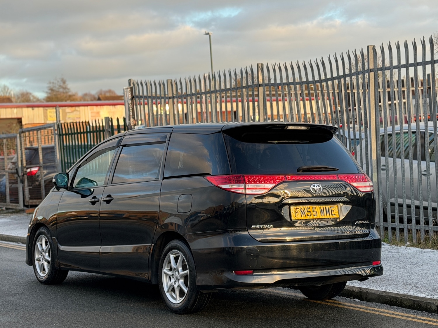 Used Toyota Estima 2017 for sale - 77083884: Photo 3
