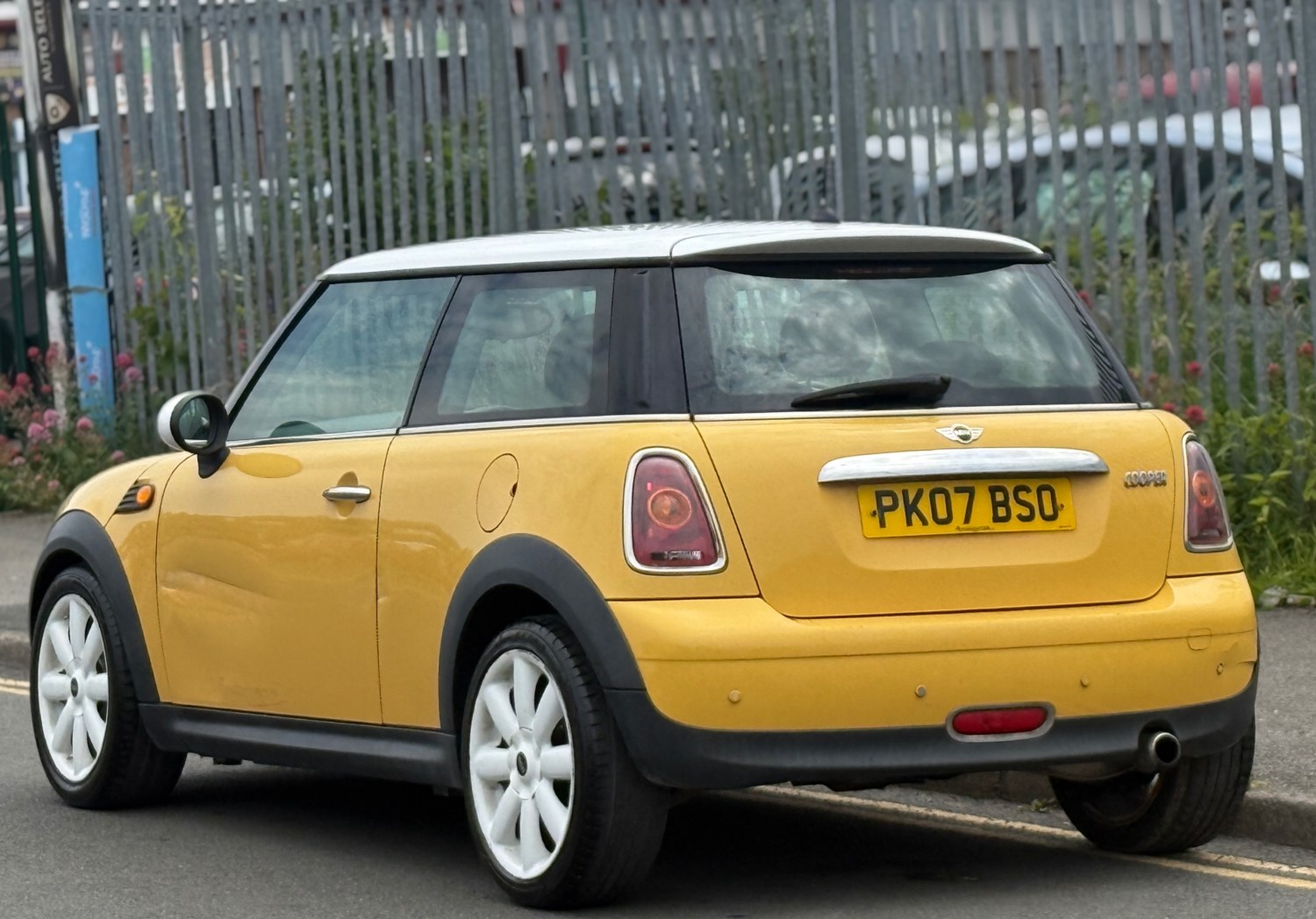 MINI Hatch 2007 (07) - 1.6 Cooper 3dr - Image 2